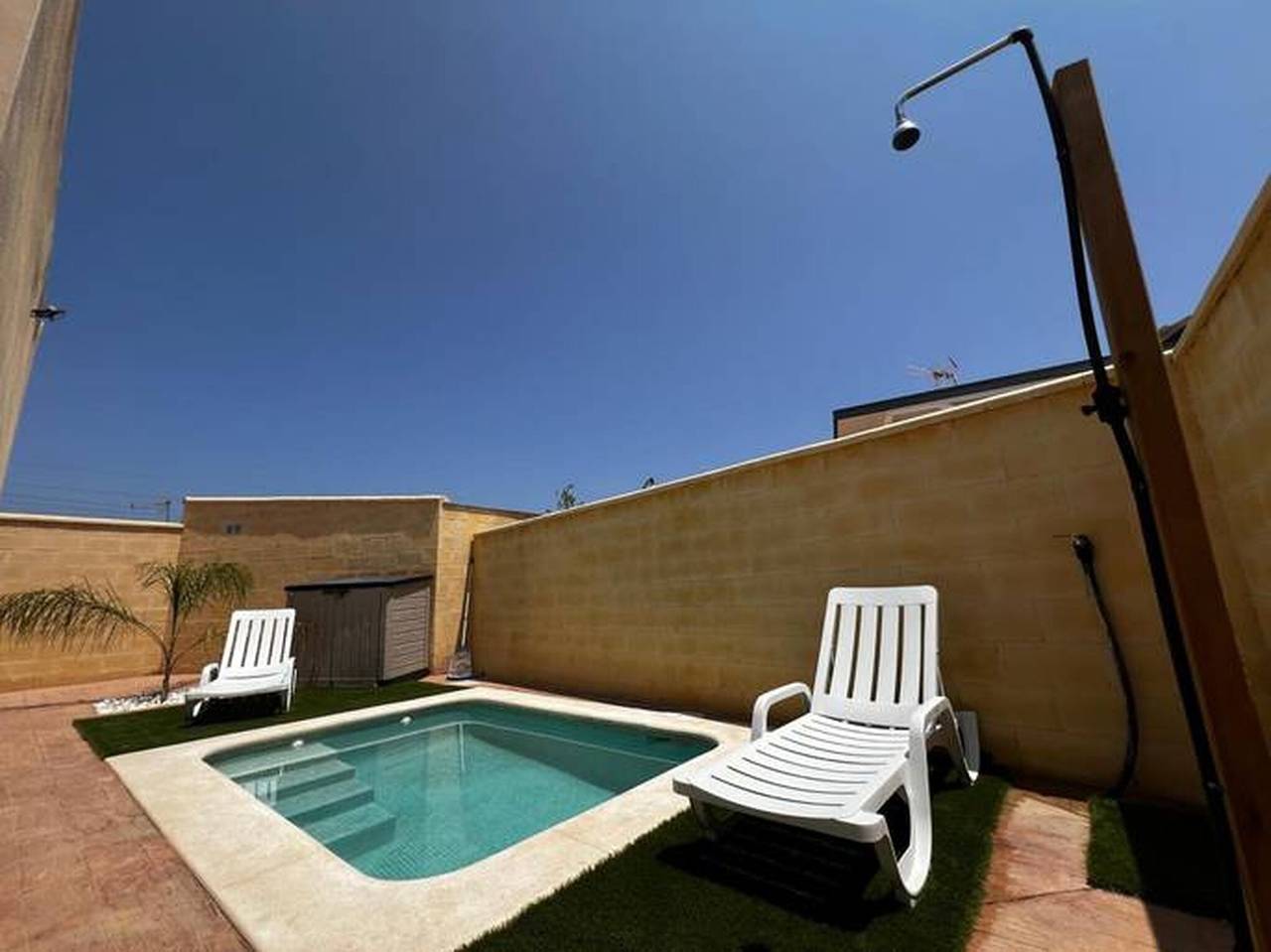 Country House 'Villa Con Piscina Cerca De Sevilla' with Private Pool, Wi-Fi and Air Conditioning in Hacienda de Tarazona, La Rinconada