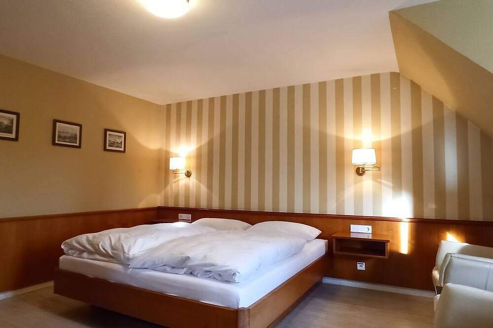 Ganze Wohnung, Doppelzimmer Comfort, Retro ohne Balkon, 1 Doppelbett in Donaueschingen, Mittlerer Schwarzwald