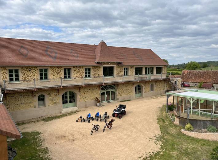 Gîte pour 5 personnes, avec piscine ainsi que terrasse et jardin