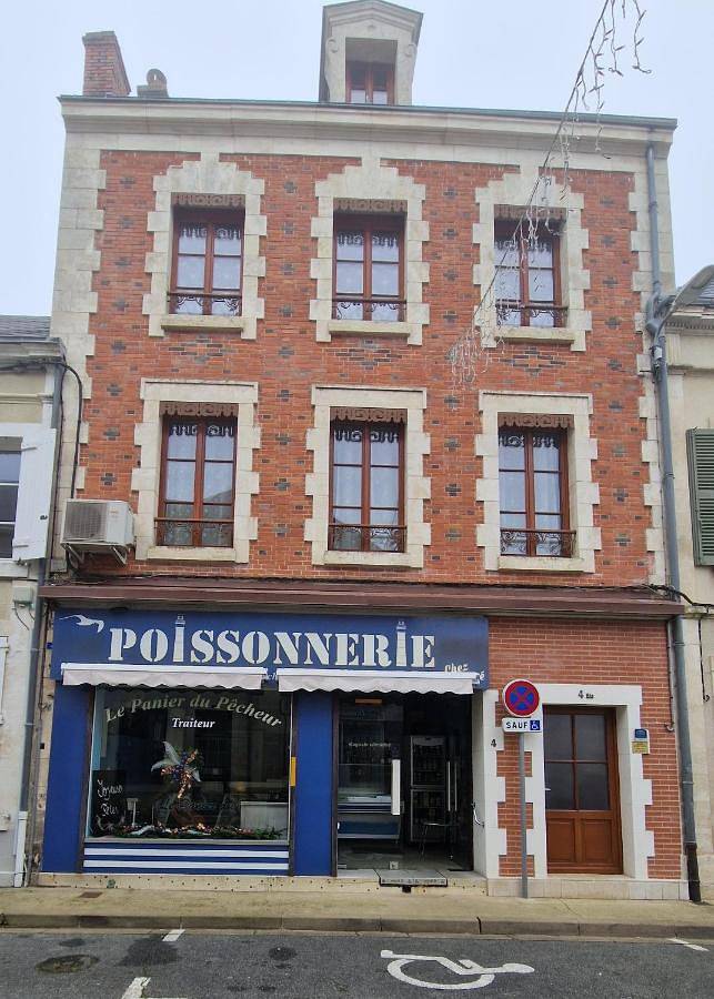 Appartement entier, Appartement Duplex Totalement Meublé et Équipé in Lignières, Saint-Amand-Montrond