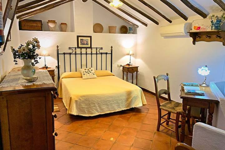 Charming Villa in Zahara de la Sierra, Cádiz: pool & pet - friendly in Zahara de la Sierra, Pueblos Blancos