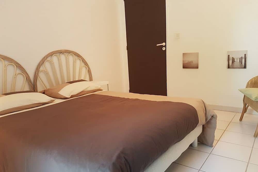 Villa, (14 p), panoramic view of the hills. Large infinity pool. in Le Plan-de-la-Tour, Draguignan region