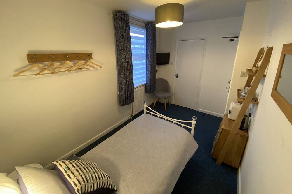 Comfy & Cosy Room by the Sea in Torquay, Torbay