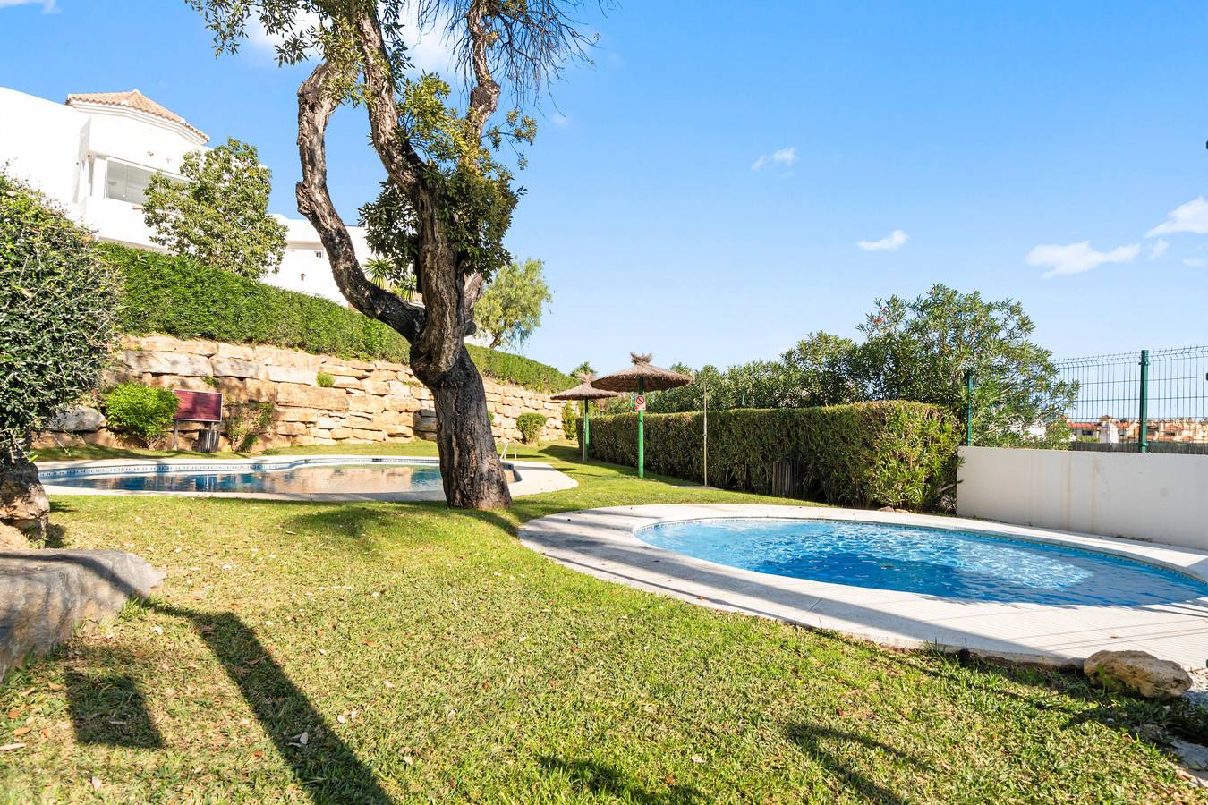 Entire apartment, Apartment 'Sea View Close To The Beach' with Private Pool, Wi-Fi and Air Conditioning in La Resina, Estepona