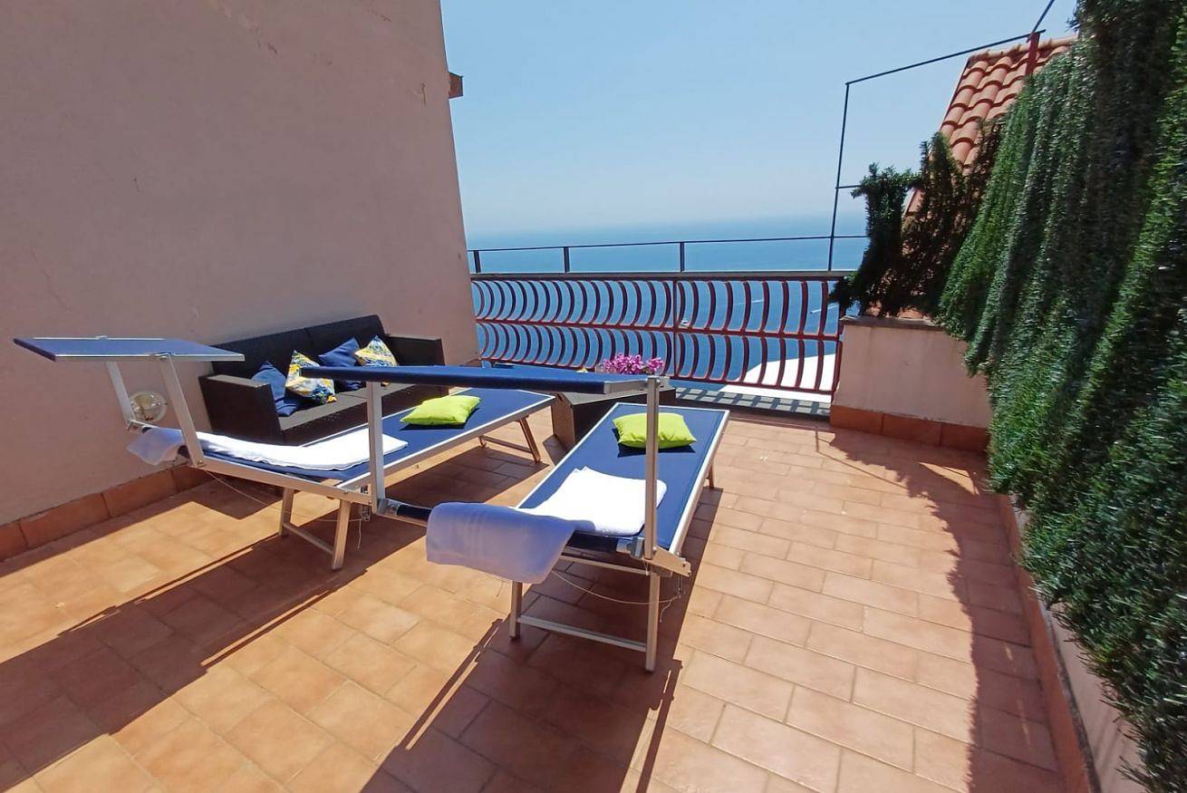 Ganze Wohnung, Ferienwohnung für 3 Personen mit Meerblick in Tovere, Amalfiküste