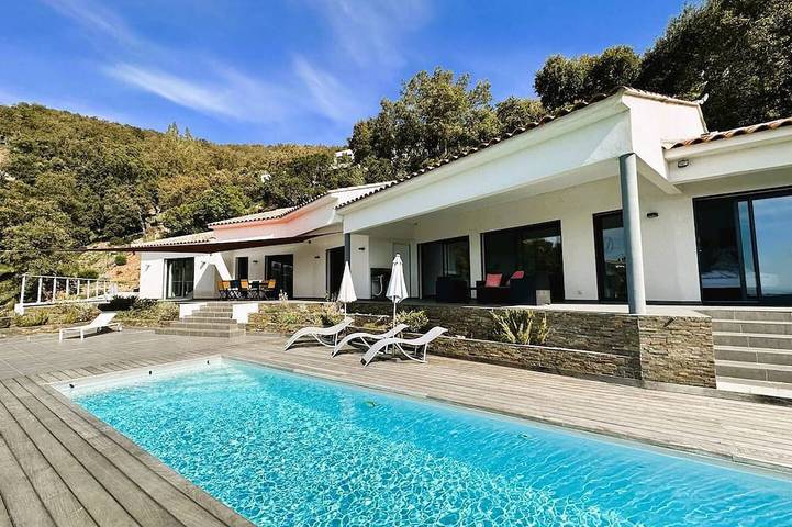 Location de vacances pour 8 personnes dans Golf de Valcros