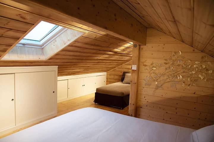 Eco-friendly chalet on the edge of a private pond in Solgne, Metz Region