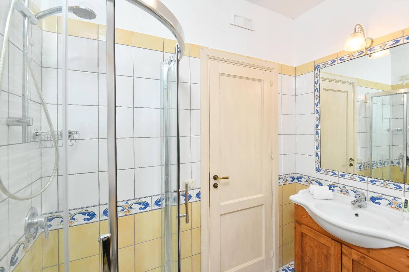 Ganze Ferienwohnung, Apartment Sauco, Rustikale Eleganz nur wenige Schritte vom Meer des Cilento entfernt in Santa Maria di Castellabate, Cilento