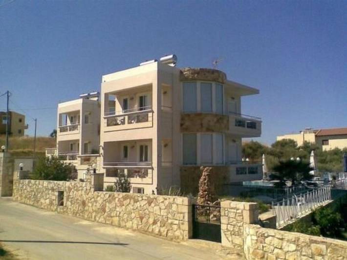 Gîte pour 4 personnes, avec jardin dans Stalos - 3