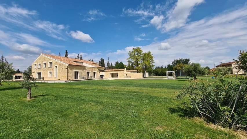 Villa pour 11 personnes, avec Balcon et Terrasse ainsi que Jardin et Piscine à Orange