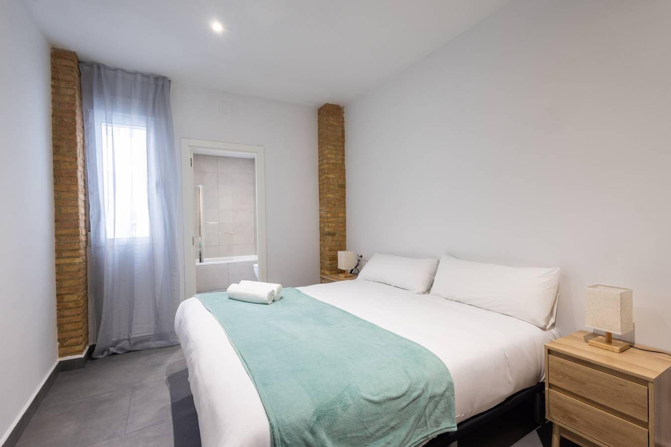 Entire apartment, Lladro Y Malli 04 in Valencia City Centre, Valencia