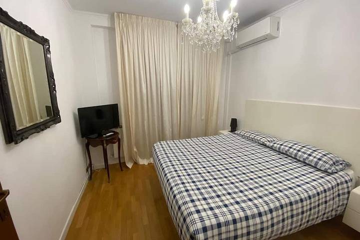 Villa con aria condizionata su tre piani con giardino privato e parcheggio in Settecamini, Roma