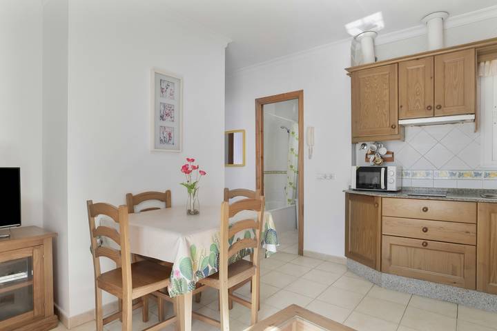 Entire apartment, Apartment 'Doña Alba 2' with Sea View, Shared Terrace and Balcony in Conil de la Frontera, Costa de la Luz