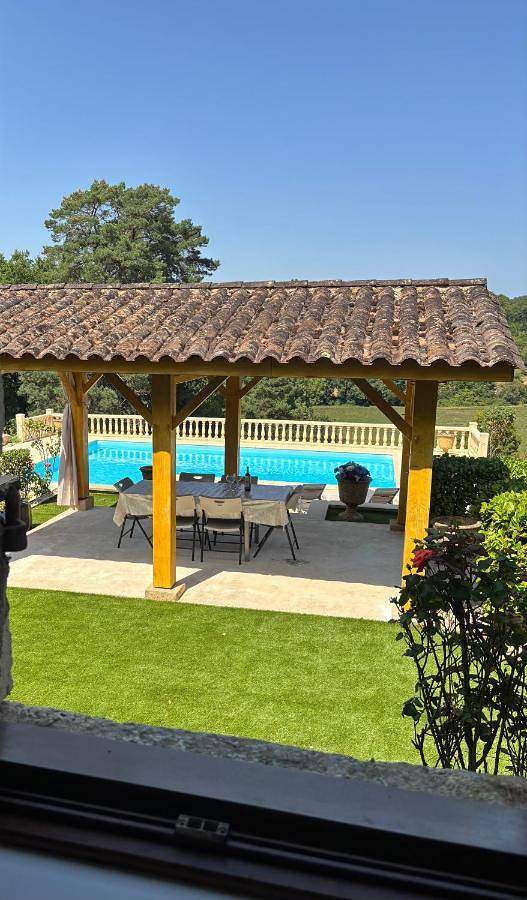 Location de vacances pour 4 personnes, avec vue ainsi que jardin et piscine à Liorac-sur-Louyre - 3