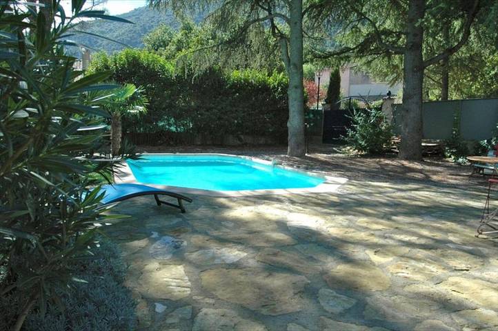 Gîte pour 4 personnes, avec jardin ainsi que terrasse et piscine, animaux acceptés à Maubec - 3