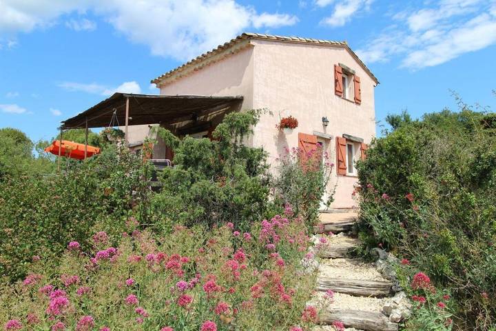 Location de vacances pour 5 personnes, avec Balcon et Terrasse ainsi que Jardin et Piscine à Bidon