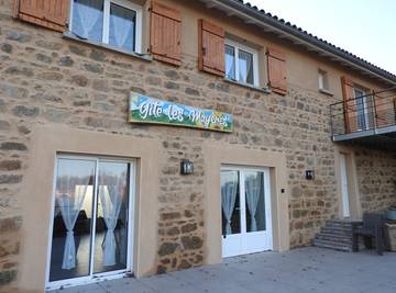 Gîte pour 12 personnes, avec terrasse dans Rhône