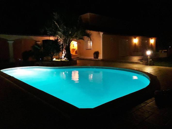 Location de vacances pour 2 personnes, avec vue et piscine ainsi que terrasse et jardin à Cuges-les-Pins - 3