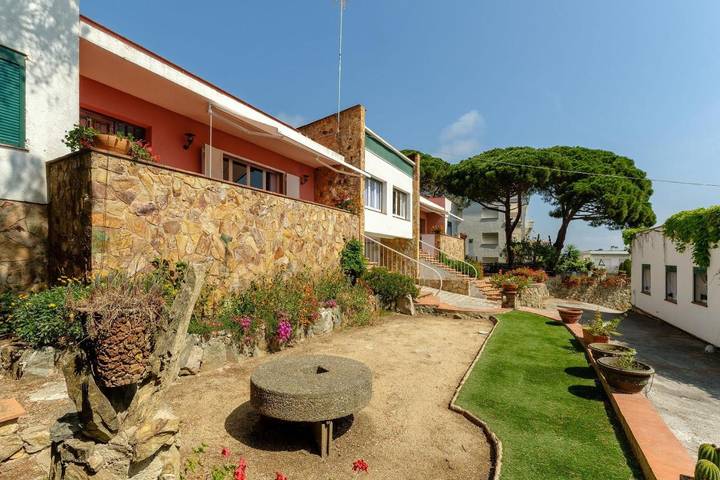 Casa rural para 8 personas, con jardín y vistas en Sant Feliu de Guíxols