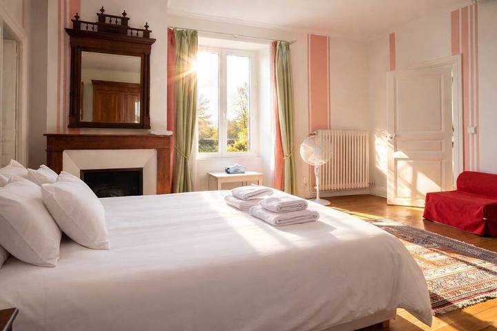 Location de vacances pour 16 personnes, avec jardin à Bréhémont - 4