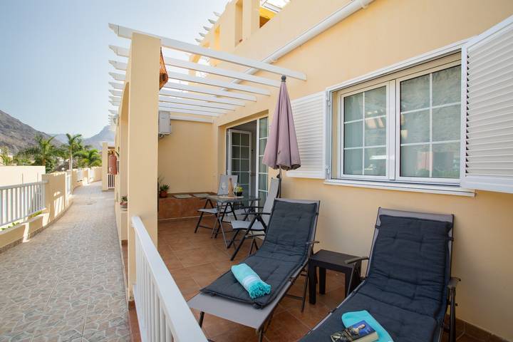 Entire apartment, Vacation Apartment 'Mangueros Suite 18 Puerto de Mogán' with Mountain View and Shared Pool in Puerto de Mogan, Mogán