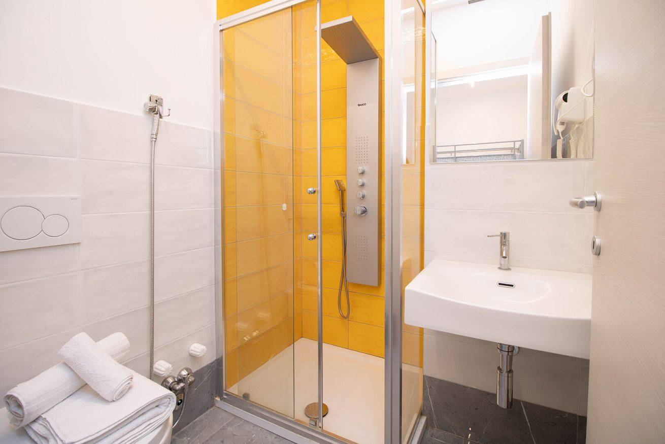 Apartamento entero, Rosa dei venti - [3 bathrooms, sleeps 7] Wi-Fi, air conditioning, town center, crib in Porto Sant'Elpidio, Provincia de Fermo