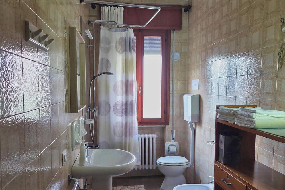 Appartamento intero, 🏡 Casa Kendra: il tuo spazio di relax, stile e libertà in Montegrotto Terme, Colli Euganei
