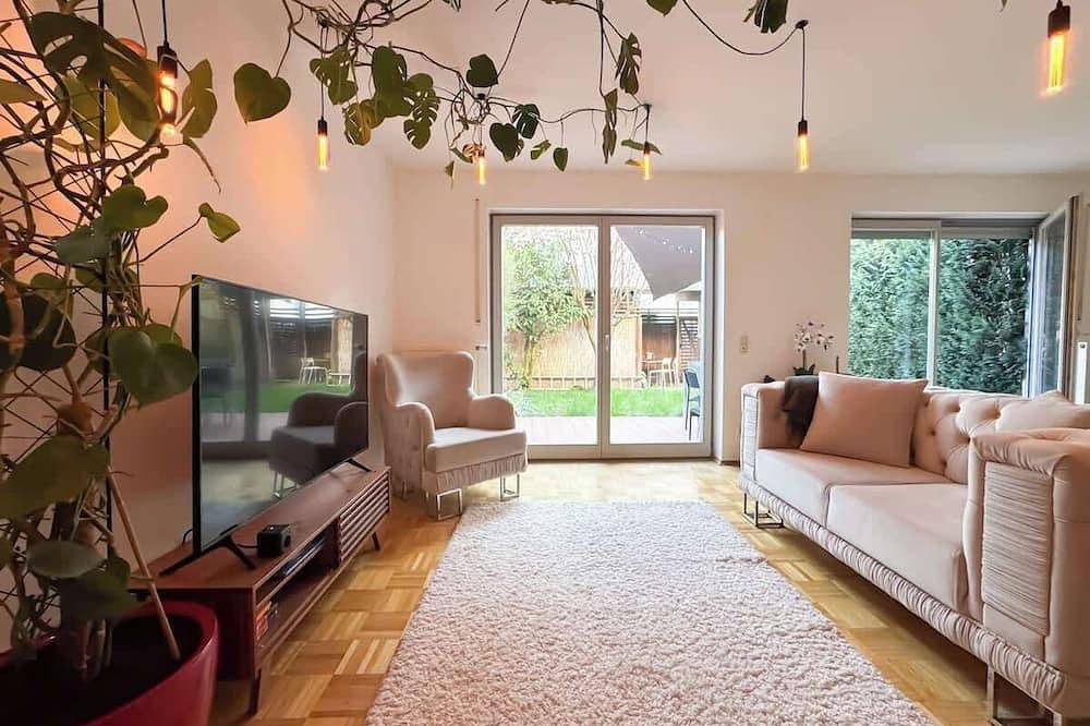 Großes 4Sz Haus mit Terrasse, Grill & Garten | Nähe München, Flughafen & Allianz Arena in Neufahrn bei Freising, Oberbayern