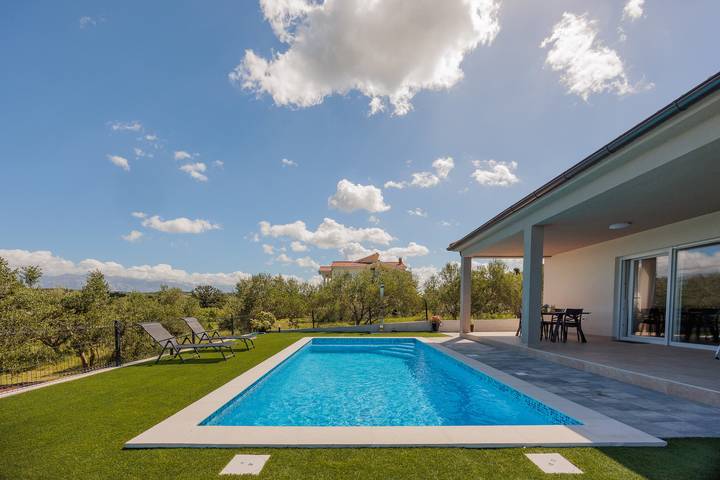 Holiday Home Bonato with pool in Ljubač (Dalmatien), Zadar