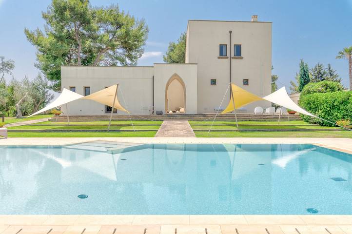 Casa sulla spiaggia per 14 persone, con giardino e terrazza in Puglia