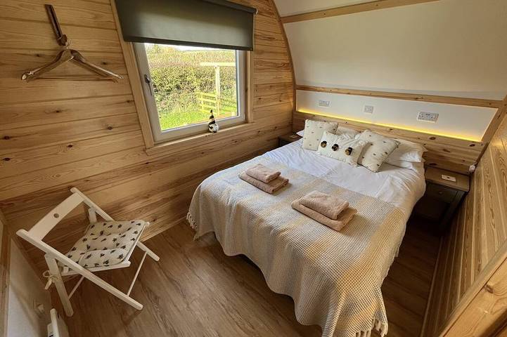 Large-Hot Tub-Cabin-Ensuite with Shower in Scottish Borders