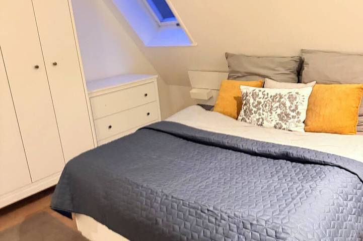 Ganze Wohnung, Großzügige Dachgeschoss-Suite 3 Schlafzimmer Küche & Essbereich in Lüneburg, Nordheide