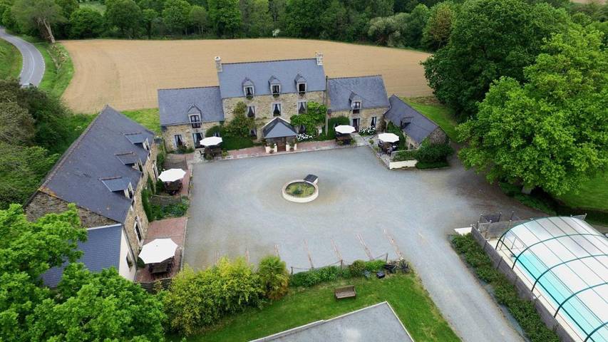 Location de vacances pour 37 personnes, avec Terrasse et Piscine à Les Champs-Géraux