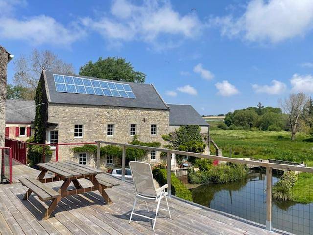 Gîte pour 7 personnes, avec vue et jardin à Plougoulm
