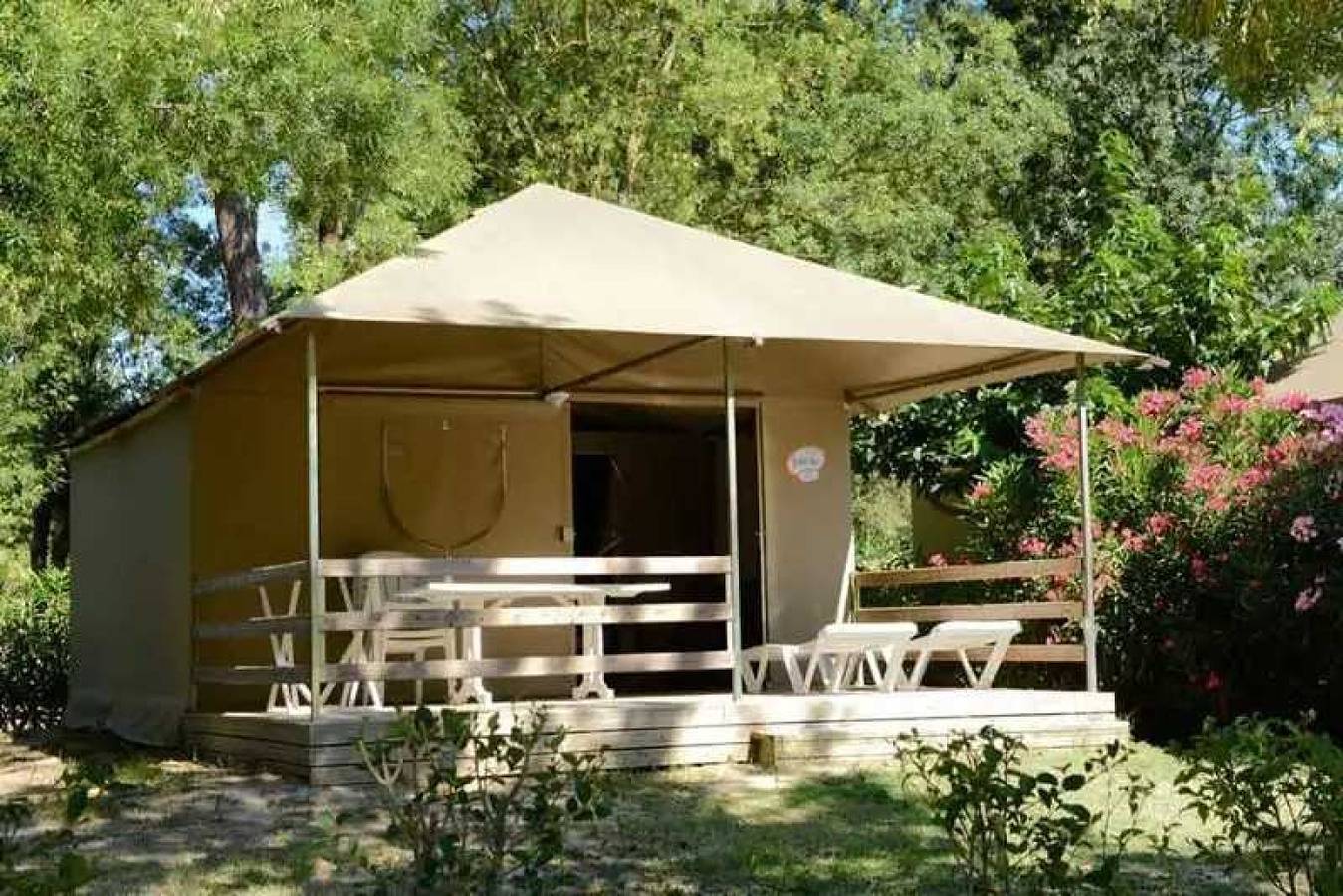 Camping - Piscine  - ccaifdf in Monceaux-sur-Dordogne, Región de Tulle