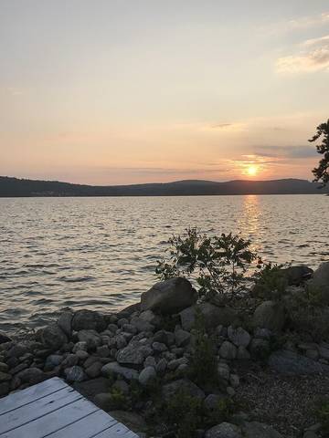 Log Cabin for 6 Guests in Meredith (NH), Lake Winnipesaukee, Picture 2