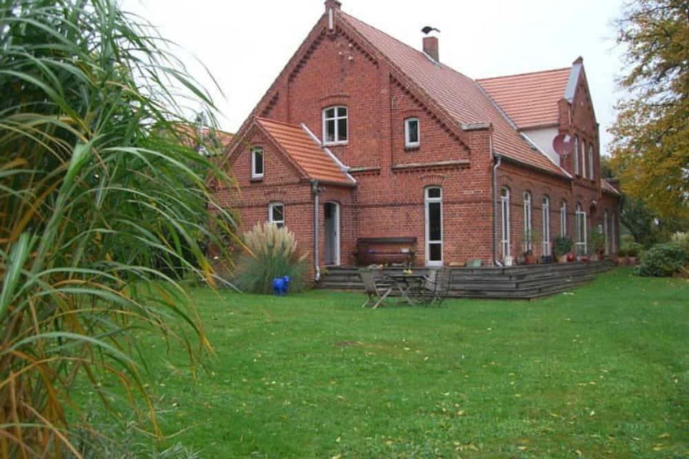 Altes Bauernhaus, großer Garten,  2 Schlafzimmer, große Küche in Stove, Boiensdorf