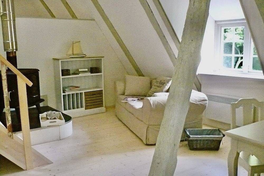 Ganze Wohnung, Mit Kaminofen, kostenfreiem Brennholz, Wlan, Sauna, Garten, wenige Min Strand. in Behrensdorf, Hohwachter Bucht
