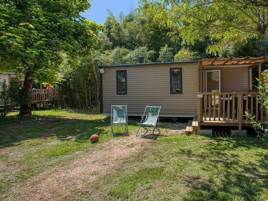 Flower Camping Le Tiradou - Mobilheim 4 personen - Premium O'Hara 29-31m² (2Sch-4Pers) + Halbüberdachte Terrasse + Klima + Lv + Tv in Saint-Vincent-de-Cosse, Périgord Noir