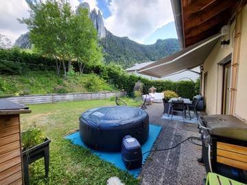 Gîte pour 6 personnes, avec jardin et jacuzzi, adapté aux familles à Saint-Nizier-du-Moucherotte