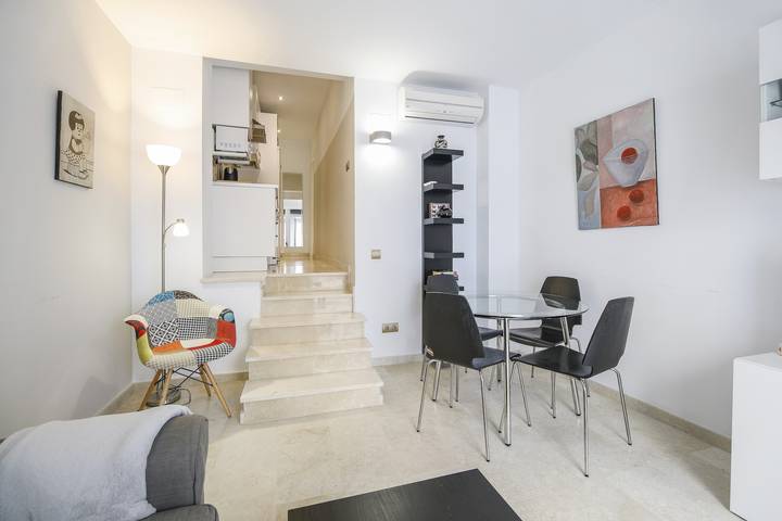 Apartamento entero, Moderno apartamento "Torre Close" a la playa en el centro histórico con balcón y aire acondicionado in La Vina, Cádiz