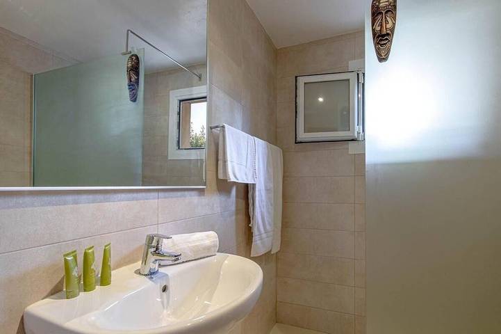 Entire apartment, Apt. Cerezo-Medio, balcony, A/C, community pool, Wifi, close to the beach 300 m in Cala Sant Vicenc, Pollença