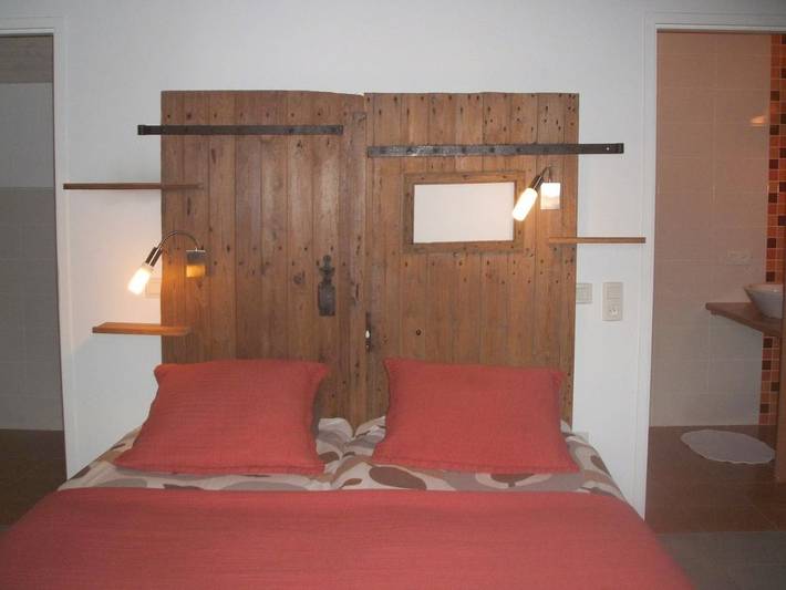 Location de vacances pour 2 personnes, avec jardin ainsi que vue et terrasse à Cheffois - 3