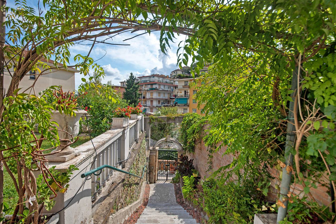 Entire apartment, Apartment 'Fiordalisi' with Private Garden, Wi-Fi and Air Conditioning in Rapallo (City), Rapallo