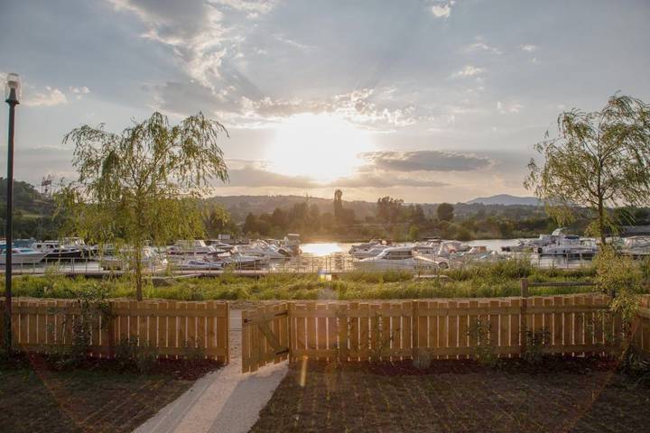 Location de vacances pour 6 personnes, avec jardin ainsi que terrasse et jacuzzi à Virignin - 4