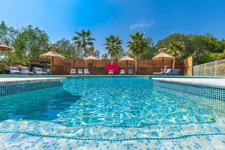 Hôtel pour 4 personnes, avec Terrasse ainsi que Jardin et Piscine à Saint-Paul-de-Vence