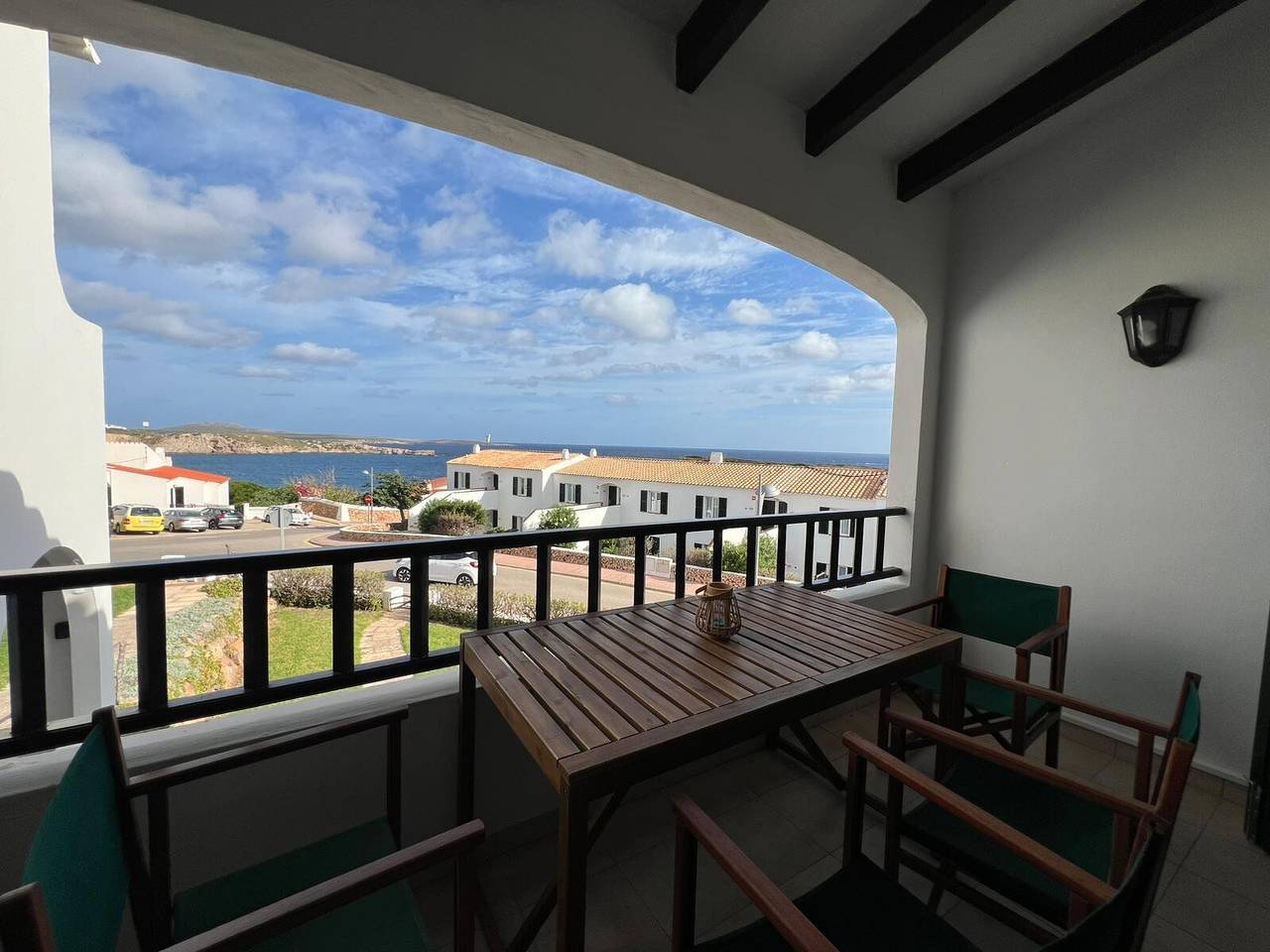 Ganze Wohnung, Apartment 'Natalia' mit Meerblick, Gemeinschaftspool und Klimaanlage in Arenal d'en Castell, Es Mercadal