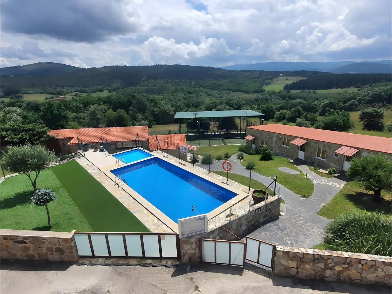 Habitación 'Casa Jardín Doble' con terraza y jardín compartidos in Monforte de Lemos, Reserva da Biosfera Ribeira Sacra e Serras do Oribio e Courel