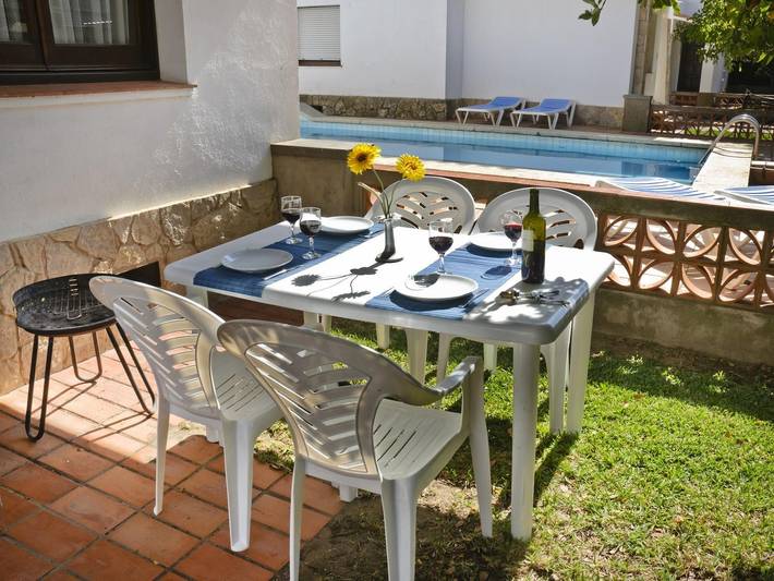 Holiday apartment for 8 people, with pool and balcony - 1
