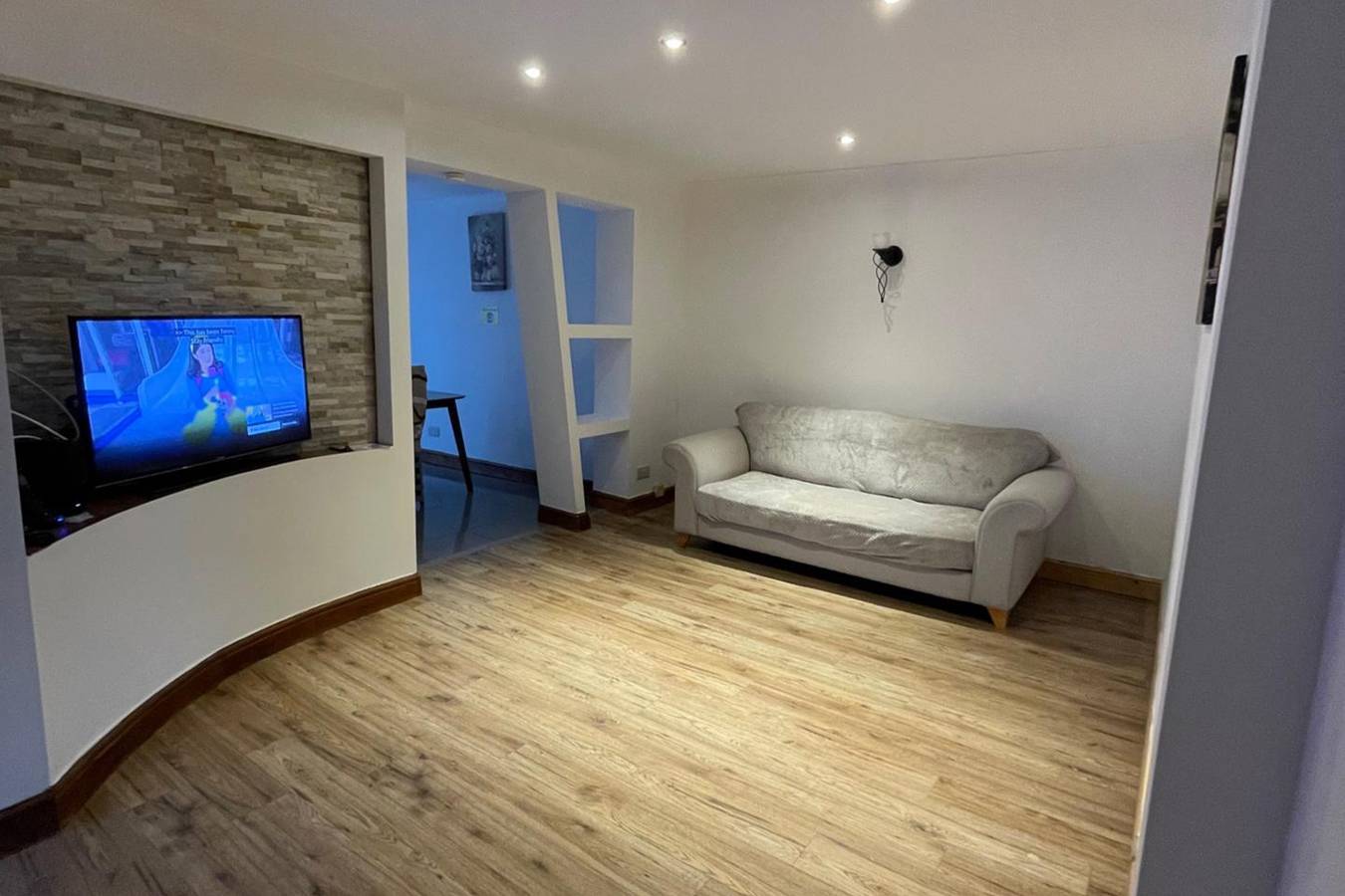 4-Bed Barnwell Retreat- Sleeps 9, Garden & Parking in Stevenage, Hertfordshire